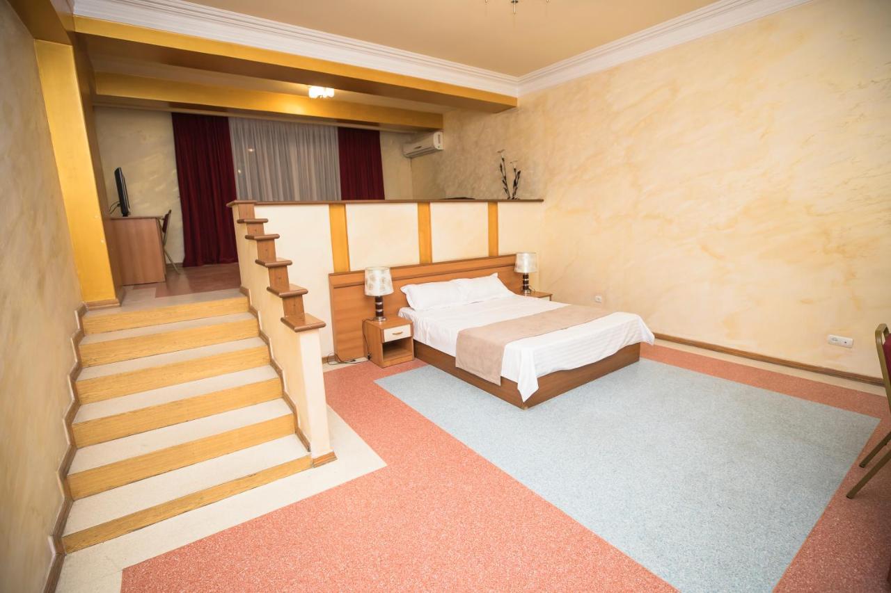 Nor Dzoraberd Hotel Complex Yerevan Bagian luar foto