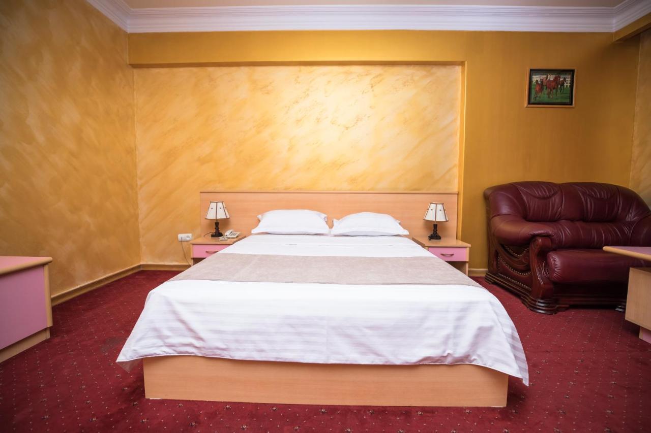 Nor Dzoraberd Hotel Complex Yerevan Bagian luar foto