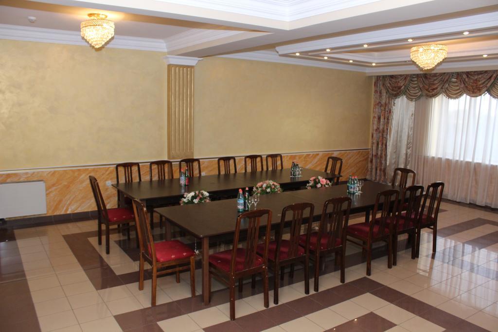 Nor Dzoraberd Hotel Complex Yerevan Bagian luar foto