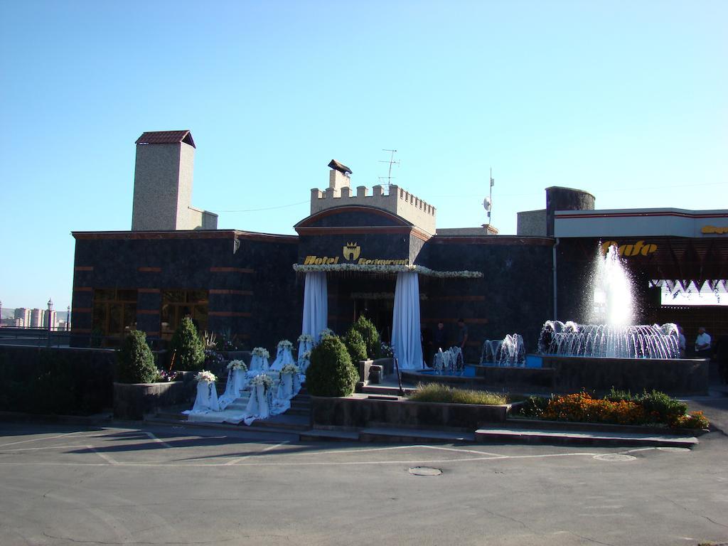 Nor Dzoraberd Hotel Complex Yerevan Bagian luar foto